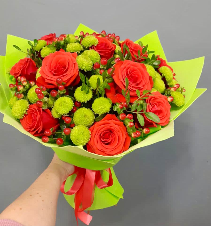 Букет цветов из: Хризантемы и Розы в Мытищах