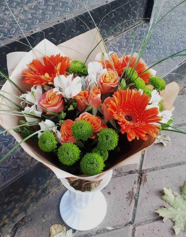 Букет цветов из: Герберы, Хризантемы, Альстромерии и Розы в Мытищах