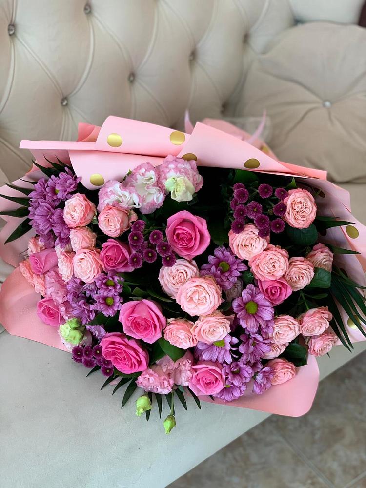 Букет цветов из: Хризантемы, Розы и Лизиантусы в Мытищах