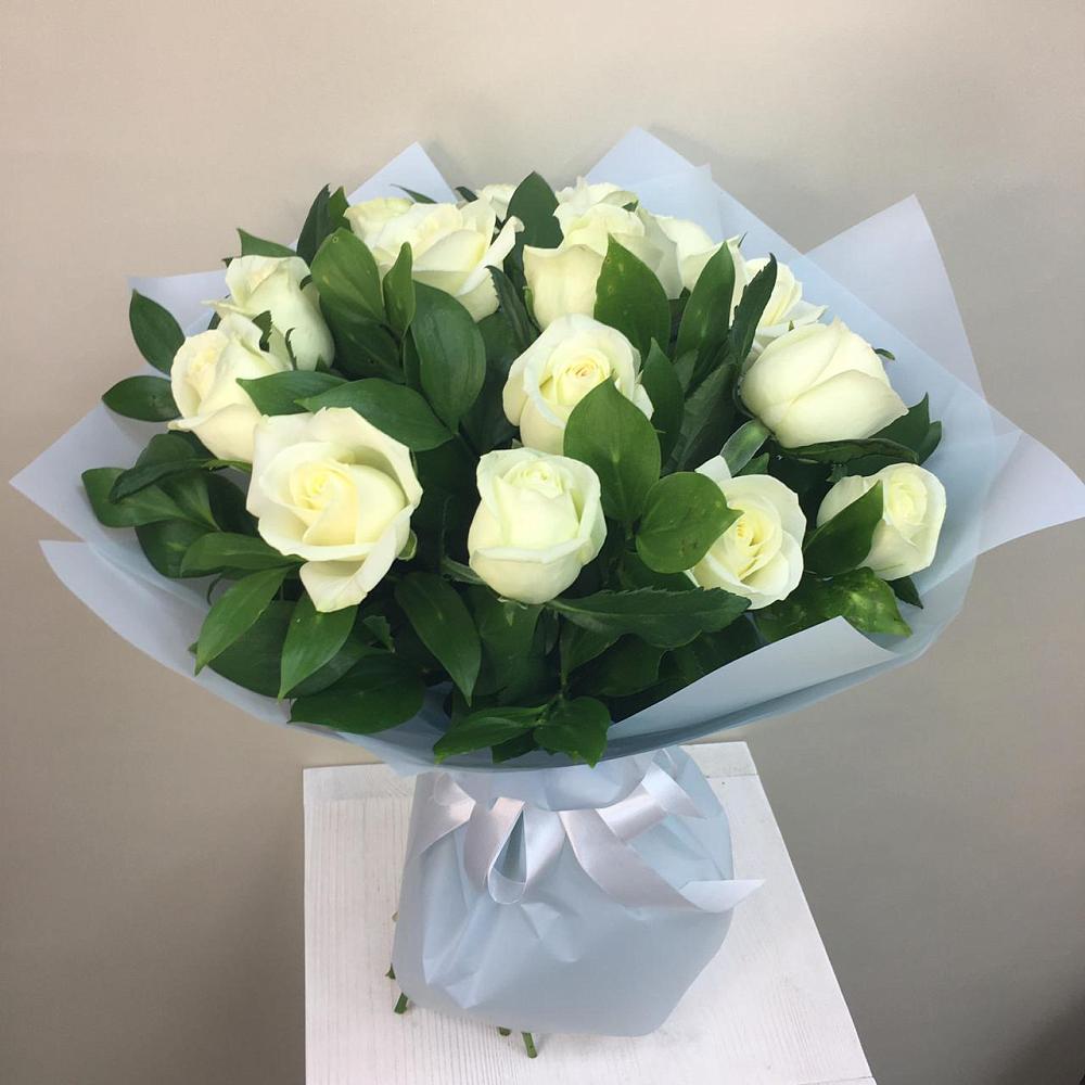 Букет 15 Белых роз Проуд в Мытищах
