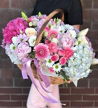 Цветочная композиция из Розы, Хризантемы, Пионы и Лизиантусы в корзине #REPLACE_PRED# Мытищах