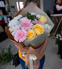 Букет цветов из:  Герберы, Розы и Хризантемы в Мытищах