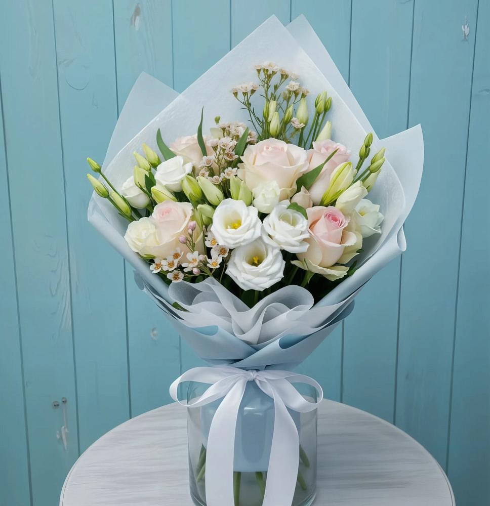 Букет цветов из: Розы и Лизиантусы в Мытищах