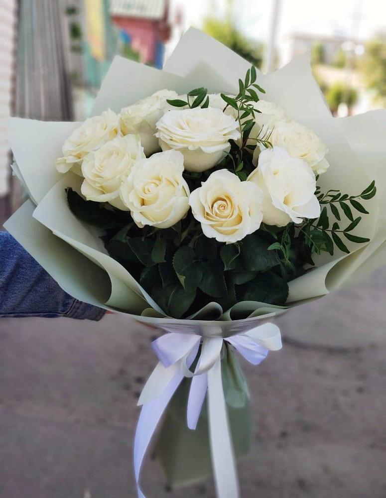 Букет Белые розы Проуд в Мытищах