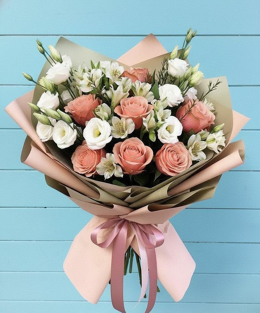 Букет цветов из: Розы, Альстромерии и Лизиантусы в Мытищах