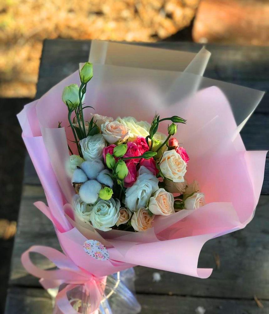 Букет цветов из: Розы и Лизиантусы в Мытищах