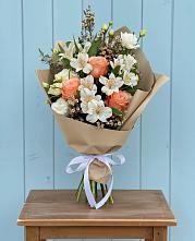 Букет цветов из:  Альстромерии, Лизиантусы, Розы и Хризантемы в Мытищах