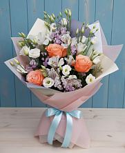 Букет цветов из:  Лизиантусы, Розы, Альстромерии и Гипсофила в Мытищах