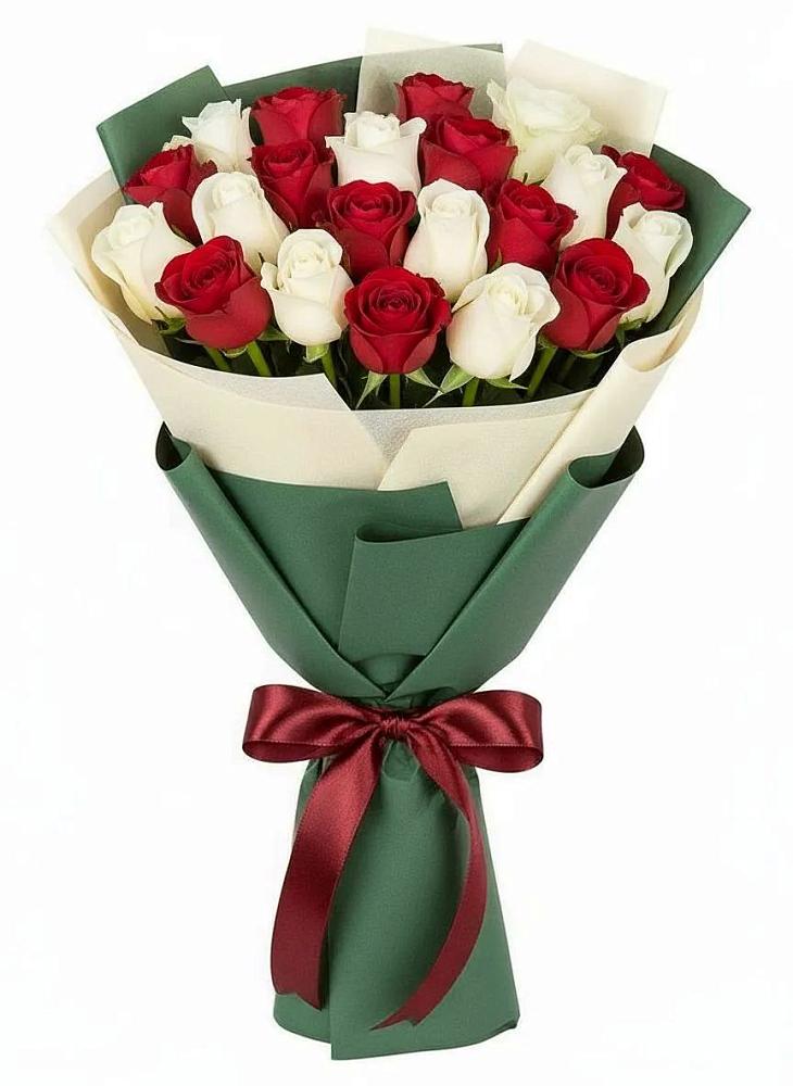 Букет Микс из красных и белых роз в Мытищах