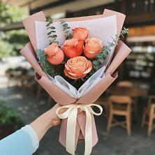 Букет цветов из:  Розы в Мытищах