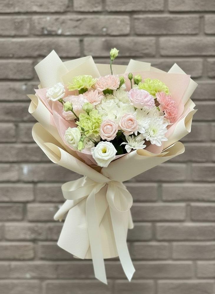 Букет цветов из: Гвоздики, Розы, Лизиантусы и Хризантемы в Мытищах