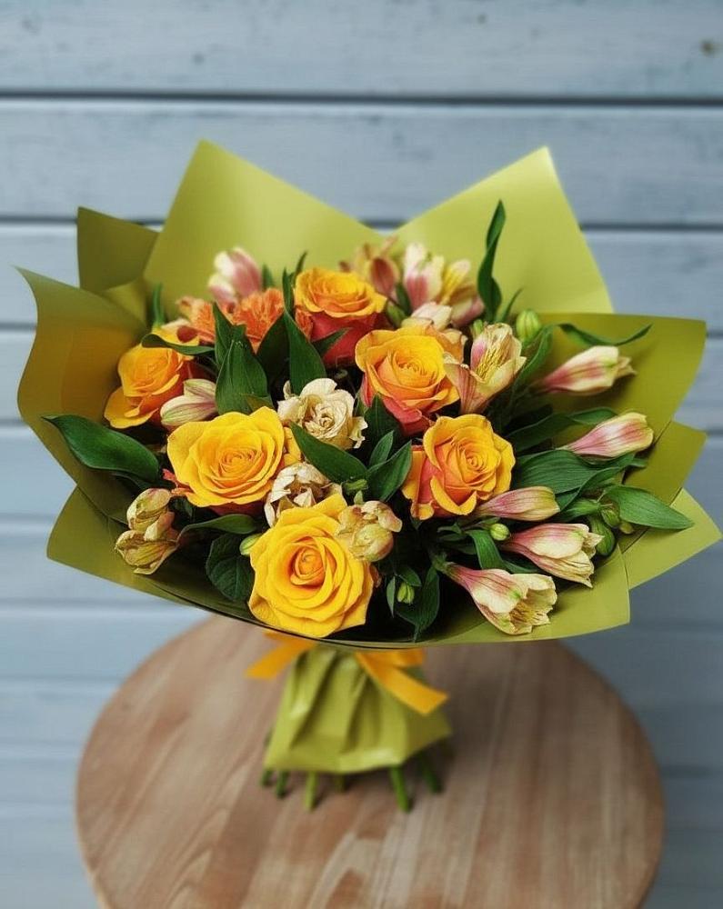 Букет цветов из: Альстромерии и Розы в Мытищах