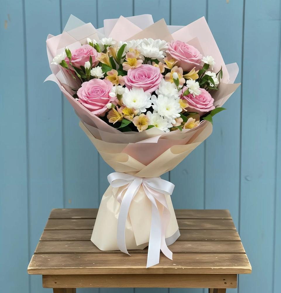 Букет цветов из: Гвоздики, Орхидеи и Розы в Мытищах