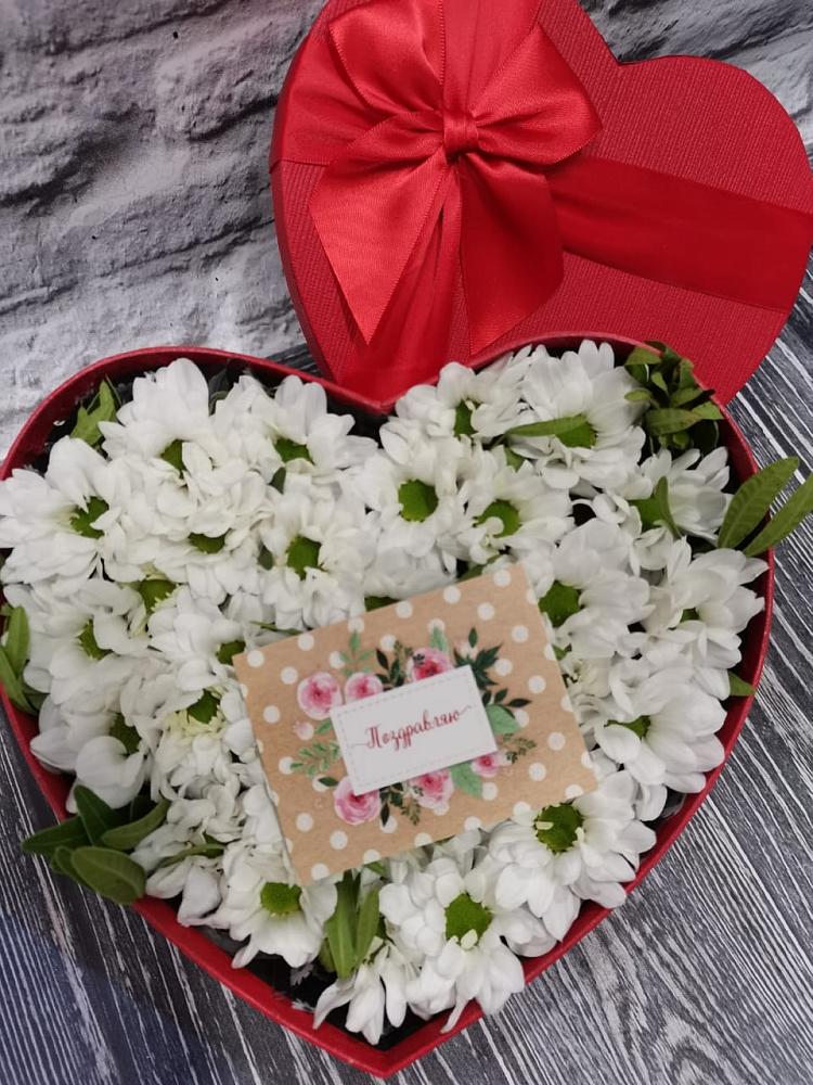 Цветочная композиция из Хризантемы в виде сердца в Мытищах