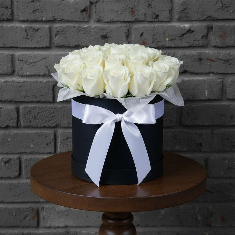 Цветочная композиция из Розы в шляпной коробке в Мытищах