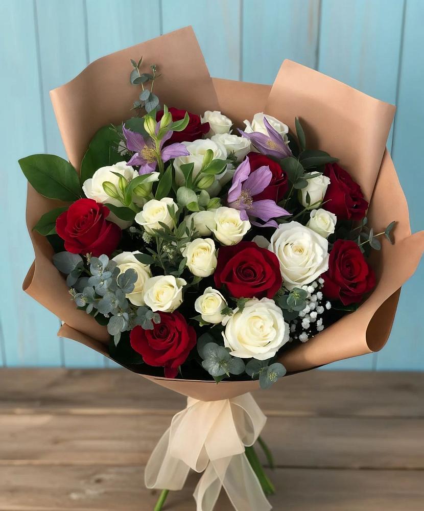 Букет цветов из: Розы и Альстромерии в Мытищах