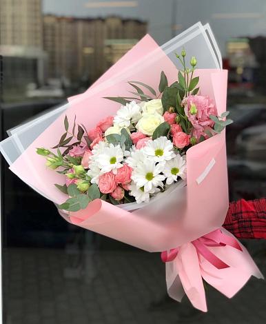 Букет цветов из: Розы, Лизиантусы и Хризантемы в Мытищах