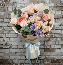 Букет цветов из:  Розы, Лизиантусы и Гвоздики в Мытищах