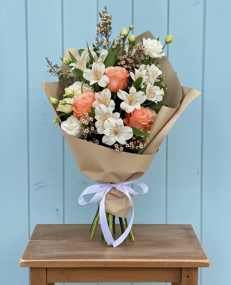 Букет цветов из: Альстромерии, Лизиантусы, Розы и Хризантемы в Мытищах