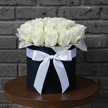 Цветочная композиция из Розы в шляпной коробке в Мытищах