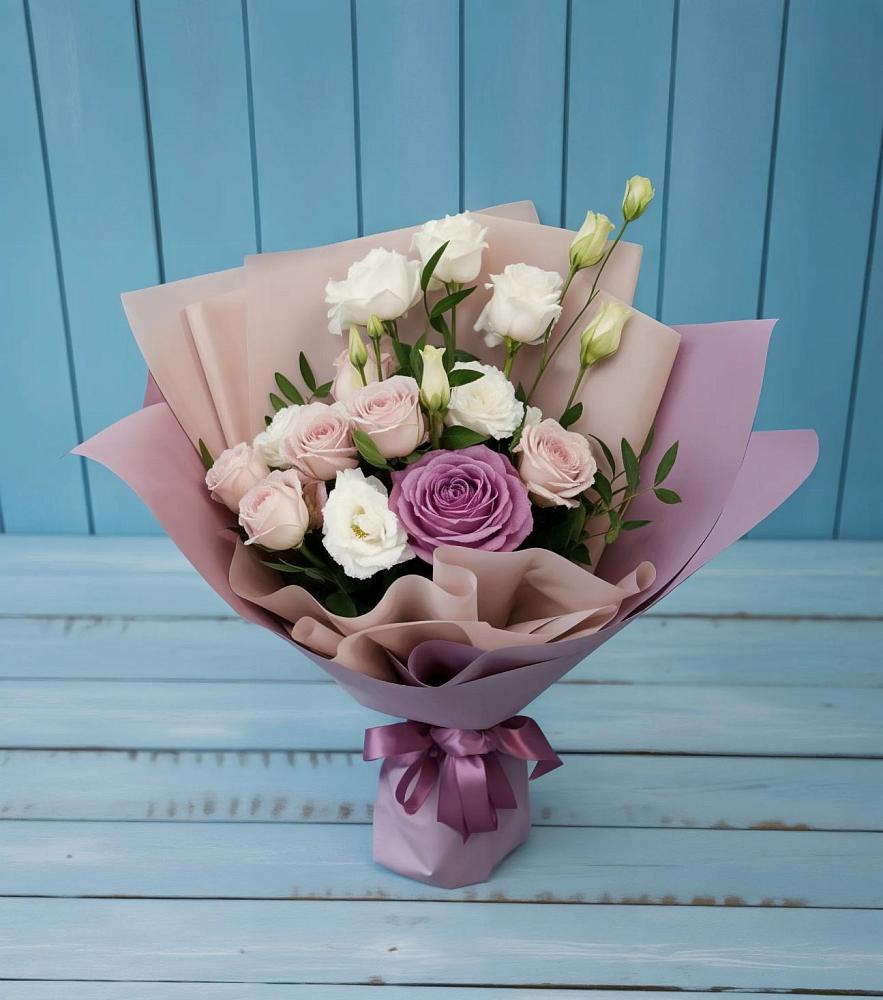 Букет цветов из: Розы и Лизиантусы в Мытищах